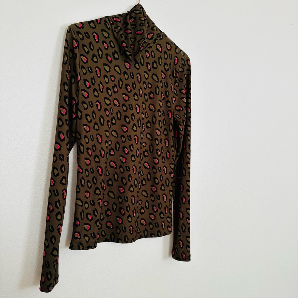 Essential Antwerp Trekking Green Leopard Print Turtleneck Top - Picture 10 of 13